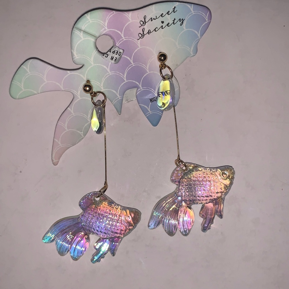 Beautiful beta fish earrings BNWT